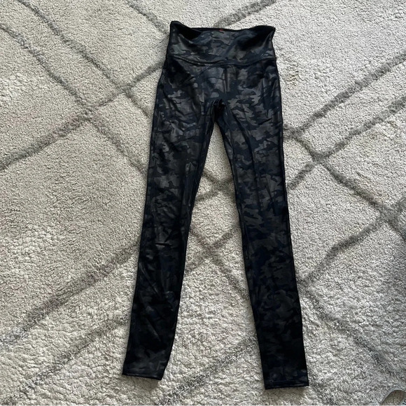 Spanx camo black leggings high rise slimming shiny small - Picture 2 of 7